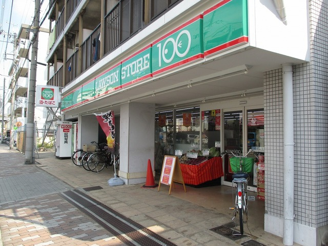 １階にはコンビニがあります