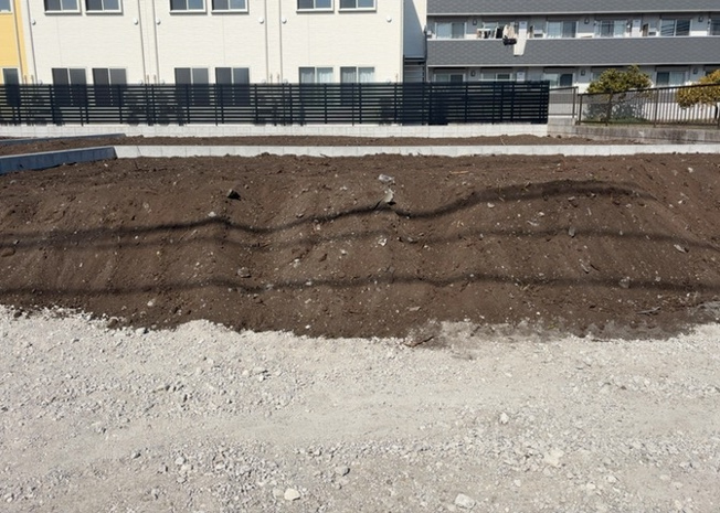 【外観】 | 家を建てる前提で土地を探している場合、地盤の丈夫さは譲れない条件の一つです。地盤が脆弱だと追加工事が必要となります。また、過去に地盤沈下や液状化現象を起こした土地は、できるだけ避けた方がいいでしょう。