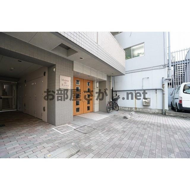 メゾンドロゼのエントランス|エントランス