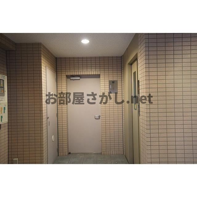 メゾンドロゼのエントランス|エレベーターホール