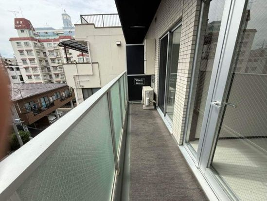 GENOVIA浅草Ⅳskygarden（ジェノヴィア浅草Ⅳスカイガーデン）のバルコニー