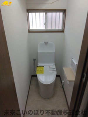 【トイレ】 | 北本市本町3丁目中古戸建て | 白を基調とした清潔感のある空間です◎お好みのアレンジでオリジナルの空間に仕上げましょう♪