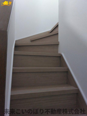 【内装】 | 北本市本町3丁目中古戸建て | 階段スペースには手すりがついており安心です