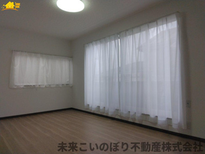 【寝室】 | 北本市本町3丁目中古戸建て | 主寝室は大型ベッドもラクラク設置できます♪ゆとりある動線も確保でき、ゆったりとお寛ぎいただけます♪