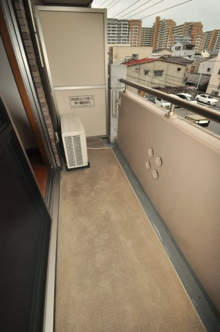 大阪市城東区関目１丁目の賃貸マンションのバルコニー