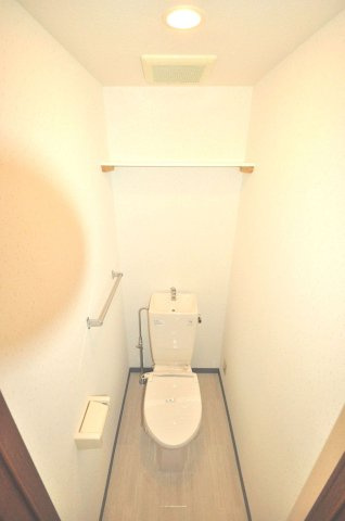 大阪市城東区関目１丁目の賃貸マンションのトイレ