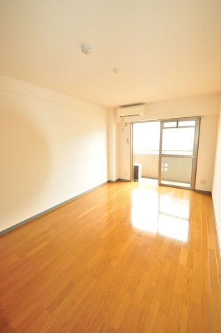 大阪市城東区関目１丁目の賃貸マンションの居間・リビング