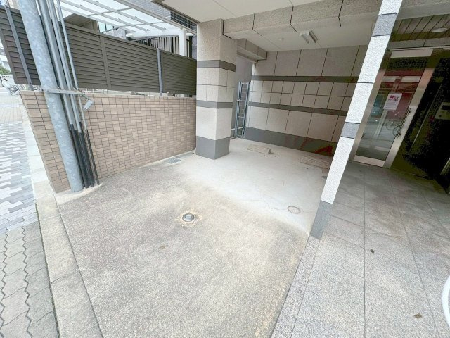 UTマンション東三国の駐車場