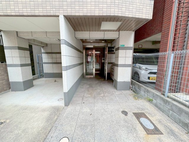 UTマンション東三国のエントランス