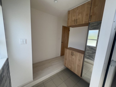 【玄関】 | ブルーミング岩国市旭町1丁目  3号棟