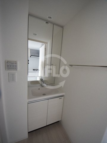 アドバンス大阪バレンシアの独立洗面台|アドバンス大阪バレンシア　洗面化粧台