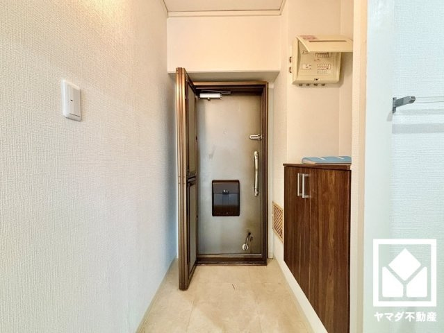 深草西浦住宅の玄関