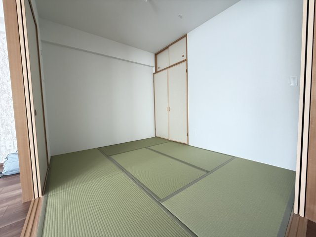 ローレルコート西宮里中町の玄関