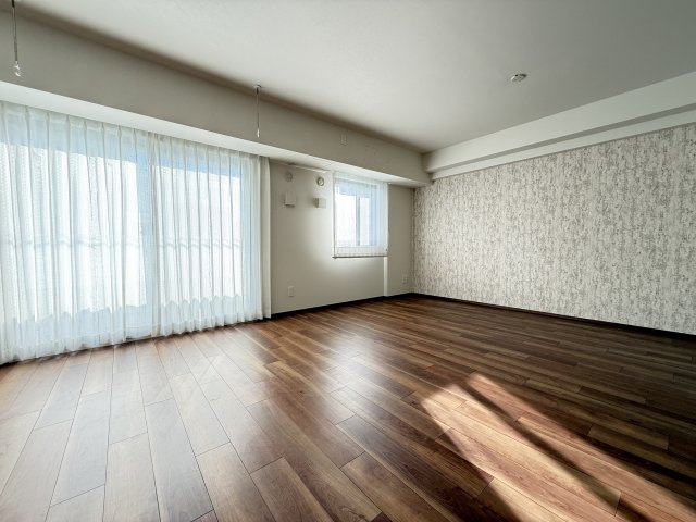 ローレルコート西宮里中町の居間・リビング