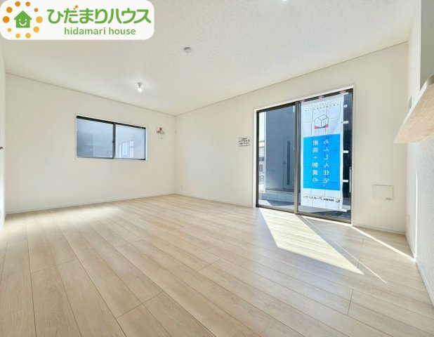 野田市七光台第19　新築戸建　2号棟の居間・リビング|リビング・ダイニングは嬉しい二面採光・窓辺からの日差しがあたたかなリビングを演出します( *´艸｀)							
