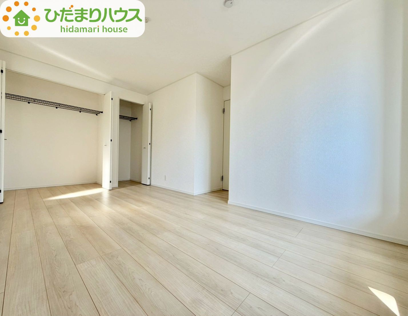 野田市七光台第19　新築戸建　2号棟の寝室|季節物の衣類もスッキリ収納できる大収納クローゼット完備です！！							
