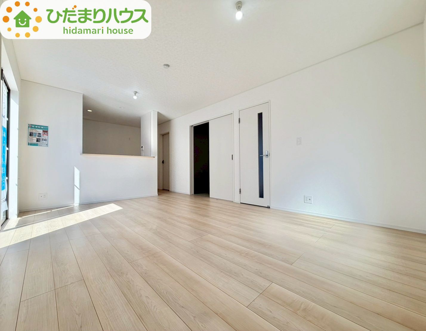 野田市七光台第19　新築戸建　2号棟の居間・リビング|家族団らんの時間も増えそうなくつろぎのＬＤＫ☆						
