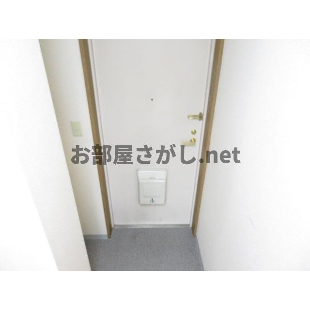 アーバンライフ鹿島の玄関|収納もある玄関です