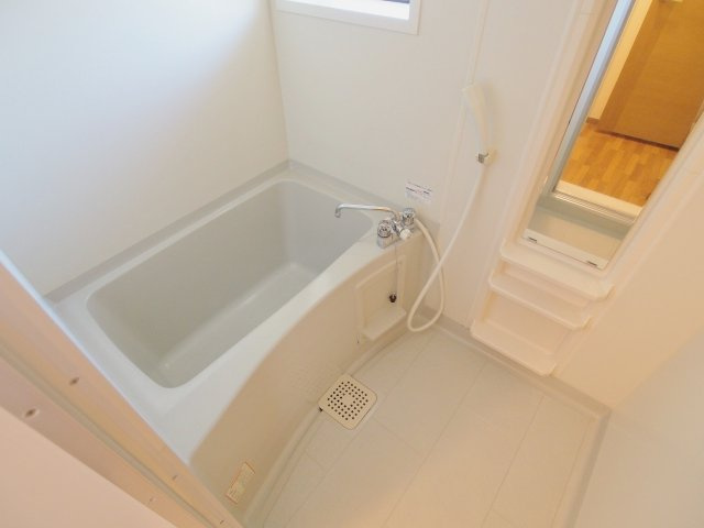 セジュールシャリオAの浴室|※リノベーション前の内装写真です。