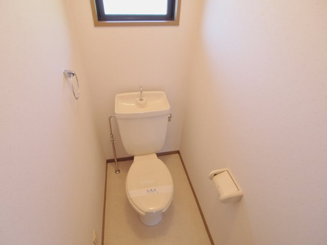 セジュールシャリオAのトイレ|※リノベーション前の内装写真です。