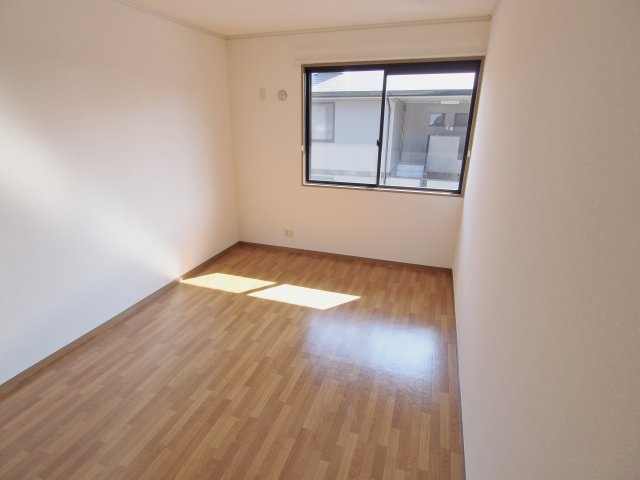 セジュールシャリオAの子供部屋|※リノベーション前の内装写真です。