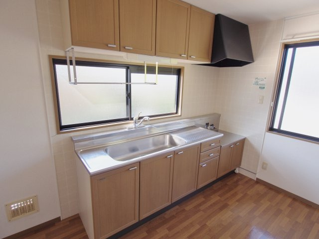 セジュールシャリオAのキッチン|※リノベーション前の内装写真です。