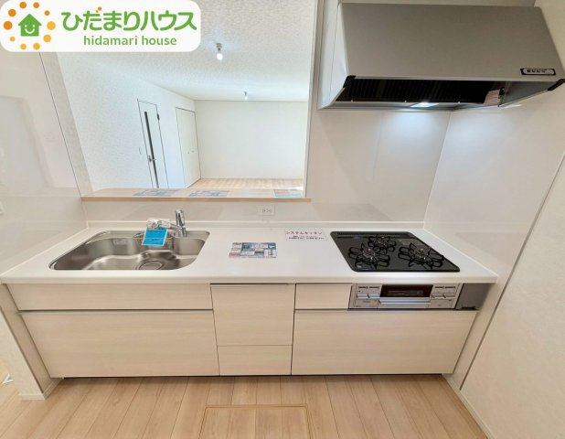 野田市七光台第19　新築戸建　3号棟のキッチン|ママのことを考えた、ゆとりあるキッチンスペースで、お料理がもっと楽しくなっちゃいますね(^^♪							
