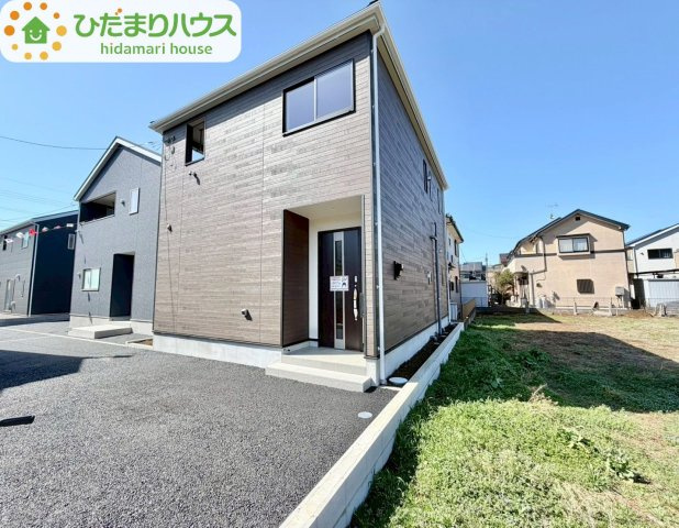 野田市七光台第19　新築戸建　3号棟の駐車場|カースペース２台ＯＫ！前面道路も幅が広いため車庫入れも安心です(^^)/							
