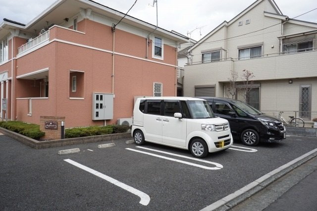 ラッフィナートＥの駐車場