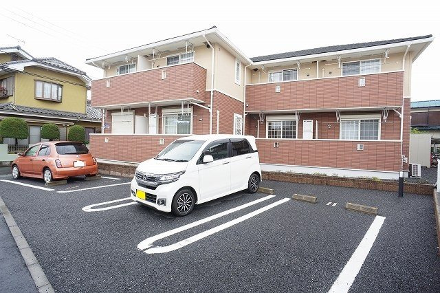 ラッフィナートＢの駐車場