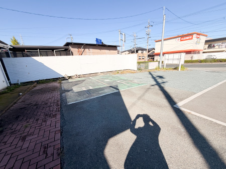 上島5丁目貸店舗・事務所の駐車場