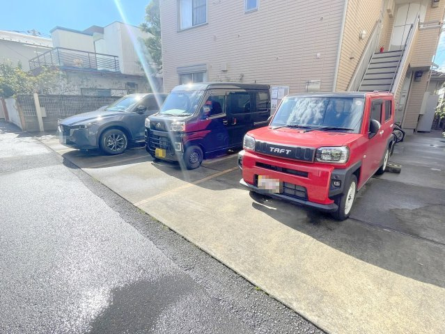 イースト　ウイングの駐車場