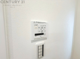 暖房機能があるため、冬場でも温かい浴室で入浴でき、乾燥機能があるため、水気を素早く取り除けます。また、換気機能があるため、湿気を素早く排出してカビや雑菌の発生を防ぐことができます。