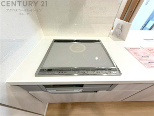 IHクッキングヒーターは高速で加熱し省エネで使いやすいく火を使わないため安全で、清掃も簡単です。調理制御がしやすく、食材を均等に加熱できます。