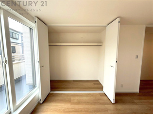 衣類やアクセサリー、小物類の収納が便利で整理整頓がしやすく、部屋の美観を保ちつつ、スペースを最大限に活用できます。衣服のしわやダメージを防ぎ、長持ちさせることができます。