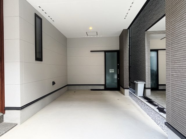 川口市並木1丁目 全5棟 D号棟の駐車場|大切なお車を雨風から守るビルトインガレージ(D号棟)
