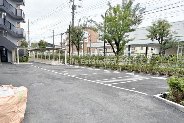 ベルジュール東伏見ⅱの駐車場