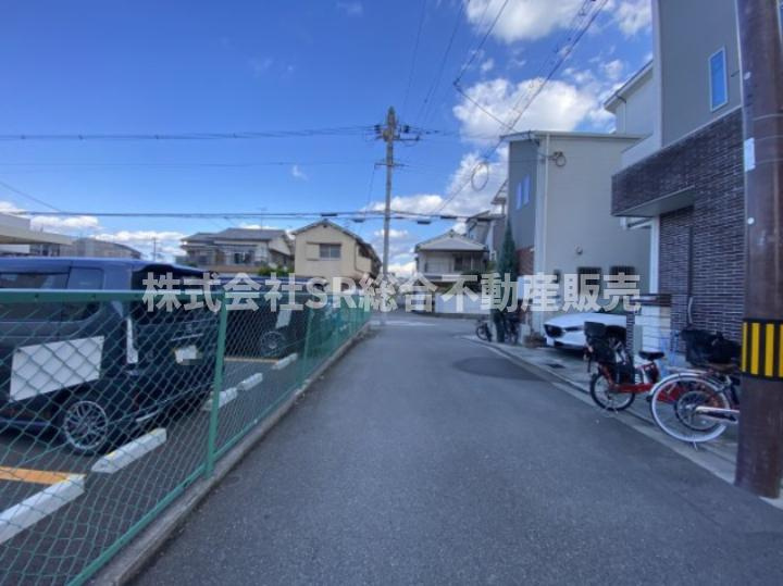 大蓮北3丁目中古戸建の前面道路含む現地写真|弊社は中古戸建のご紹介、その後のリフォームのご提案、
賃貸物件のご紹介、すべてご対応可能です。
お客様にあったプランをご提案致します。
まずはお問合せ下さいませ。