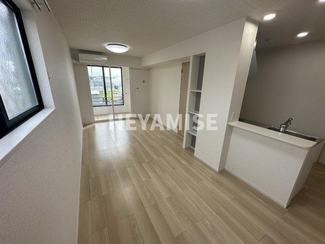 パラディⅥの居間・リビング|※室内画像は別号室のもの