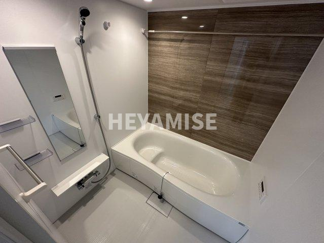 パラディⅥの浴室|※室内画像は別号室のもの