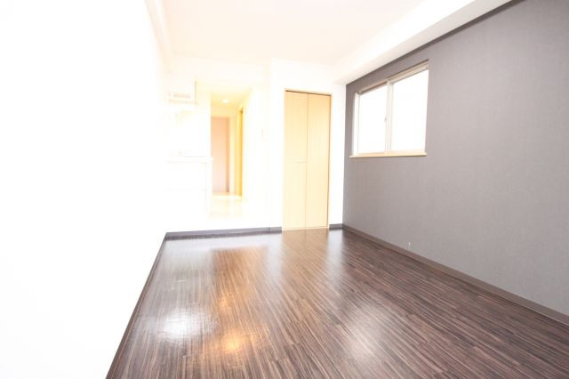 セレブコート近大前の洋室