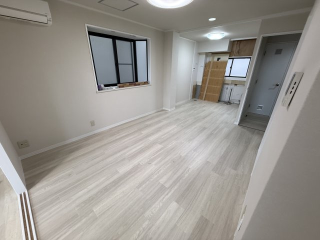 久保ビルの居間・リビング