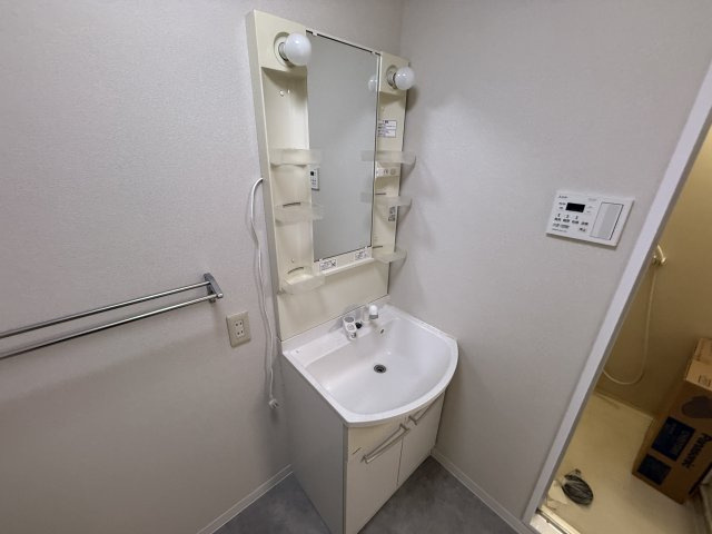 久保ビルの独立洗面台