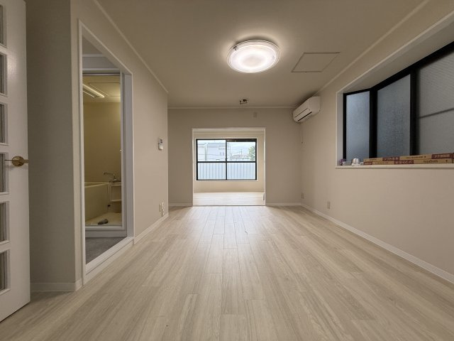 久保ビルの居間・リビング