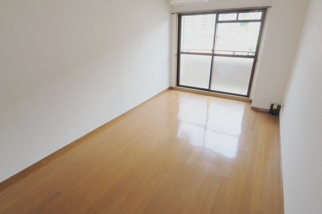 ロゼッタ石本の洋室