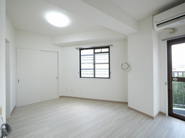 サンプラザ京橋の居間・リビング