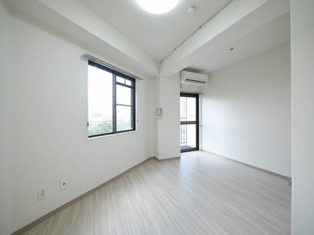 サンプラザ京橋の居間・リビング