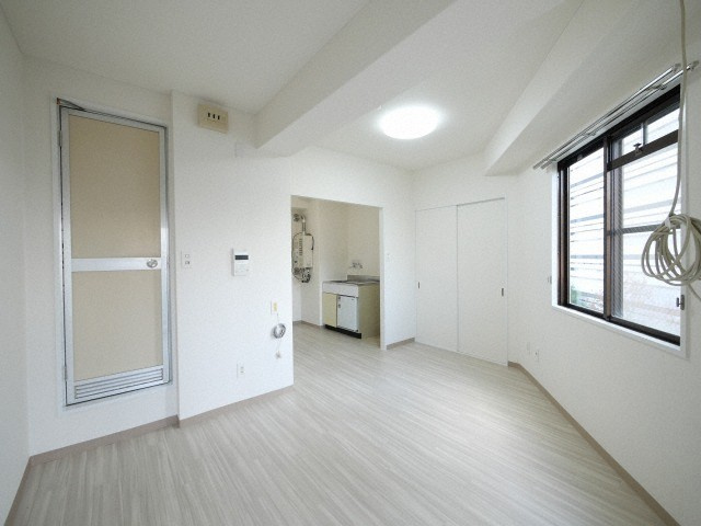 サンプラザ京橋の居間・リビング