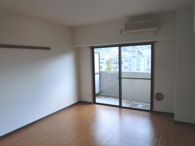 エルク中央の洋室