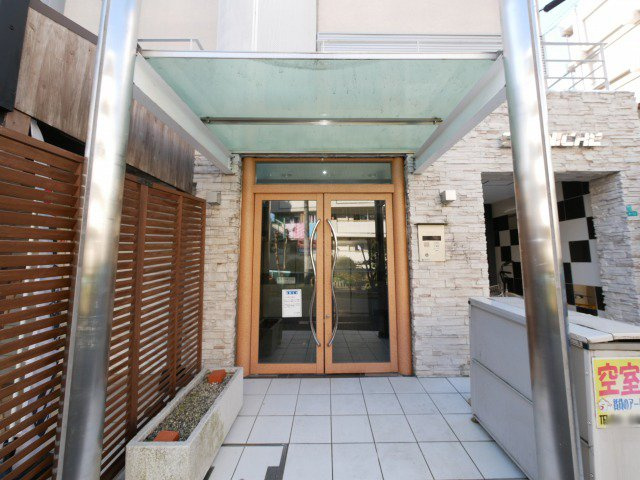 リベラル京橋のエントランス